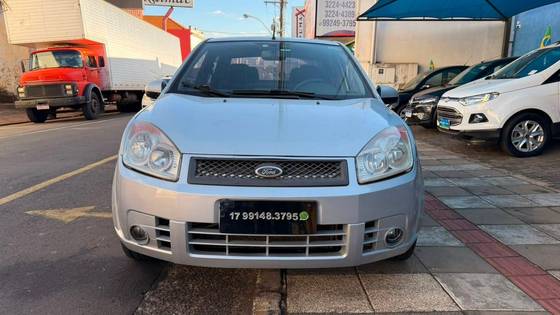 FORD FIESTA 1.6 MPI SEDAN 8V FLEX 4P MANUAL FORD FIESTA 1.6 MPI SEDAN 8V FLEX 4P MANUAL
